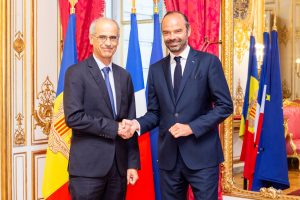 El primer ministro francés, Édouard Philippe, y el jefe de gobierno de Andorra, Antoni Marti, en el Hotel Matignon Paris
